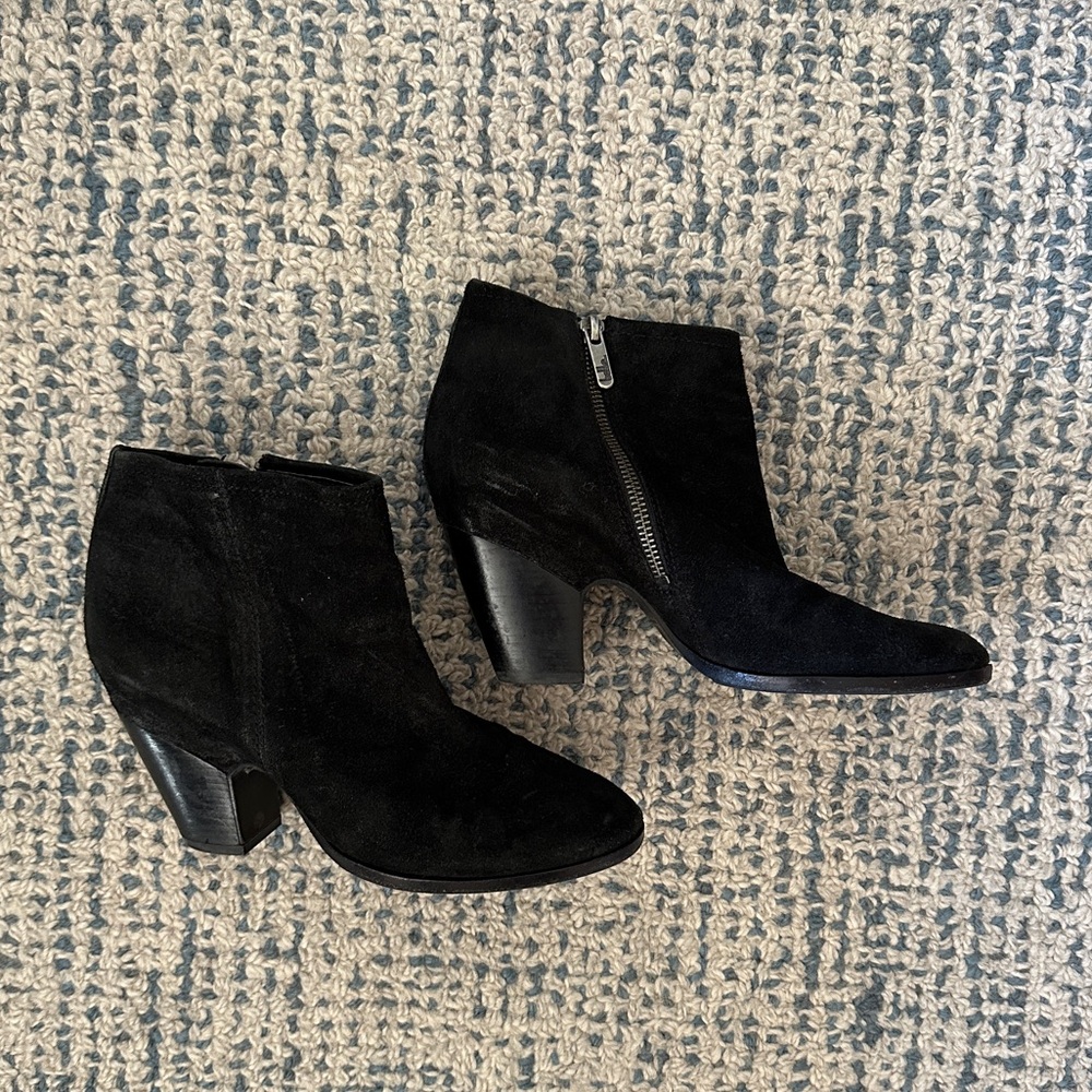 Belle by Sigerson Morrison Black Bootie size 8